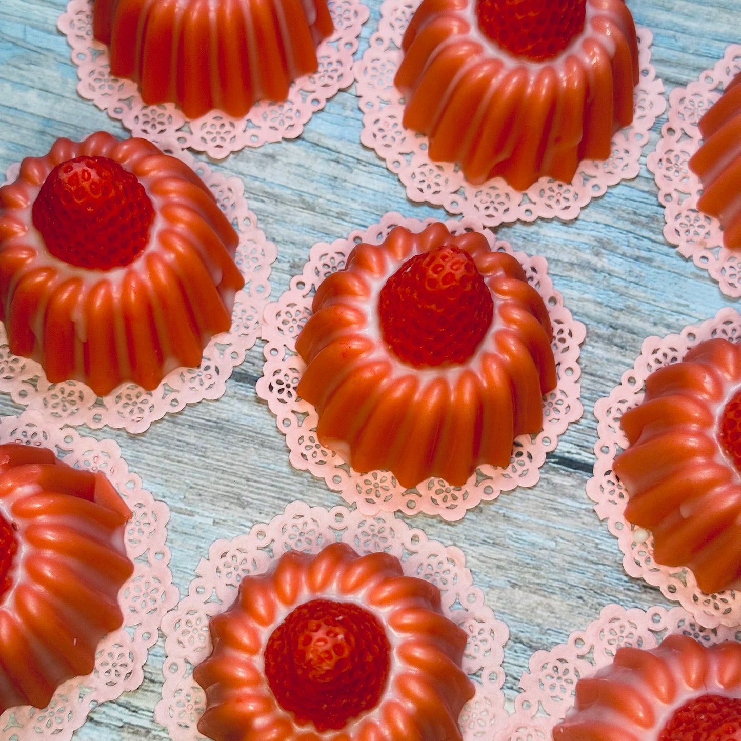 strawberry-marshmallow-mini-cake-wax-melts-strawberry-sweet-fragrance-the-kine-collective