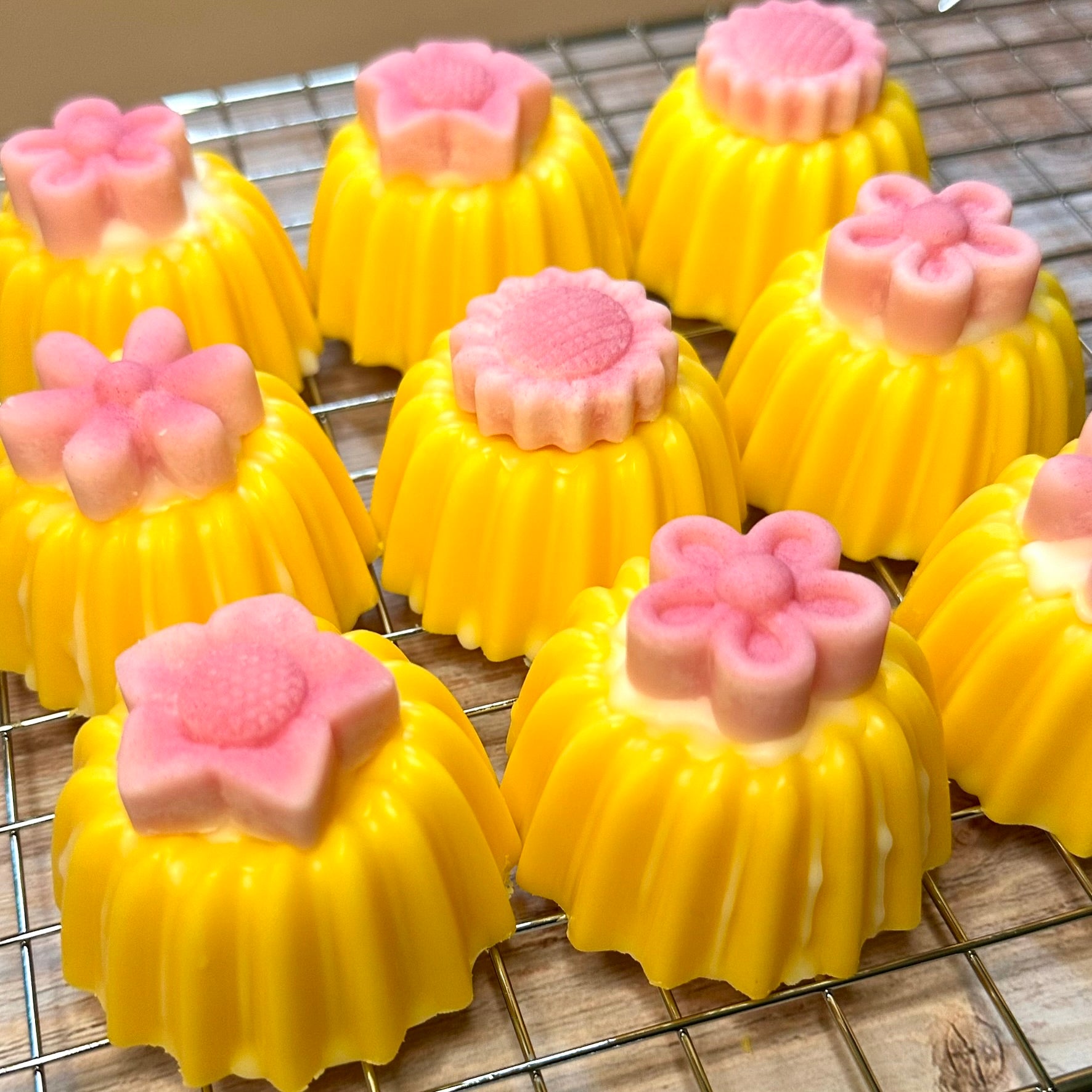 lemon-lush-mini-cake-wax-melts-lemon-creamy-bakery-the-kine-collective