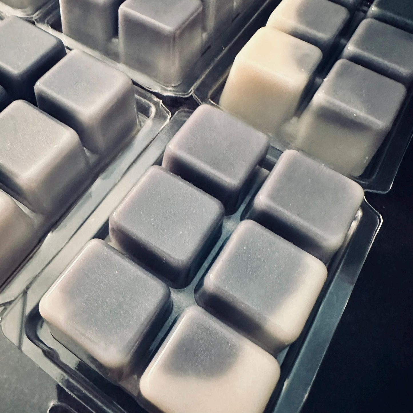 Wonderwaif - Bourbon Tobacco, Cedar, Rose 2.4oz Artisan Soy Wax Melts